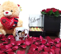 imagem de Caixa Box Presente com Chocolates, Rosas, Caneca e Pelúcia